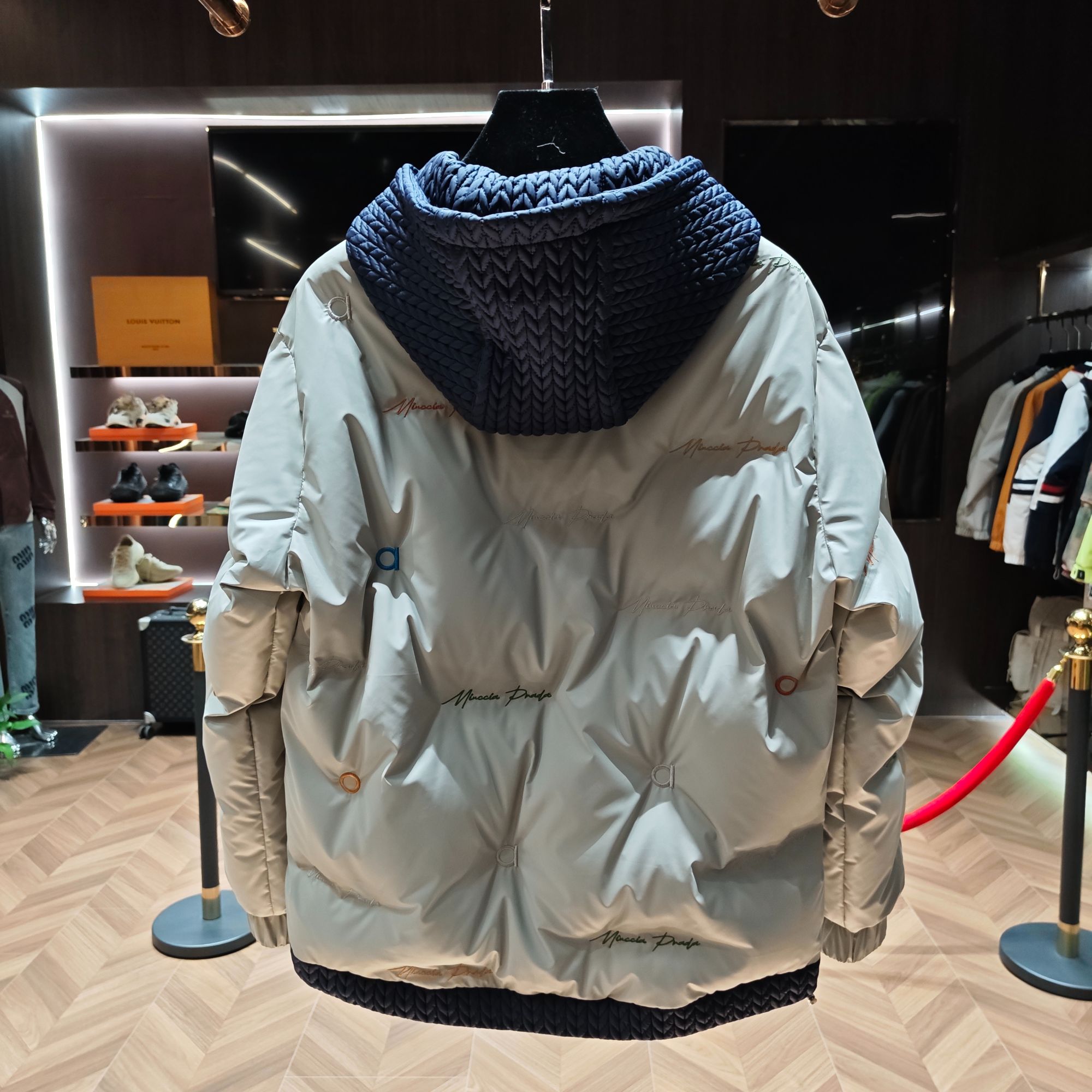 【火哥专属】2025新款羽绒轻奢刺绣百搭外套-25979