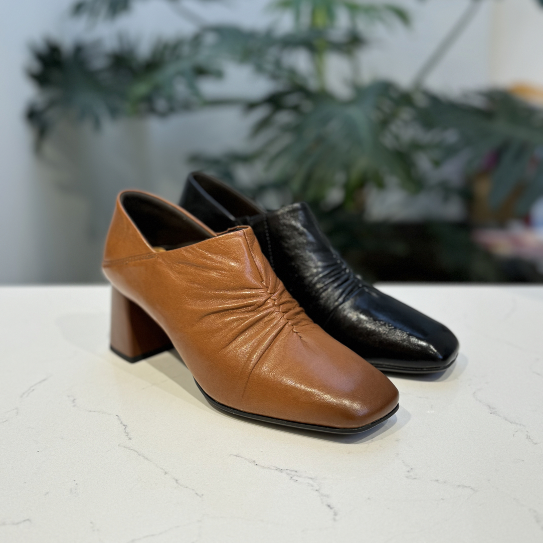 X138漫步佳人方头秋季中跟深口皮鞋