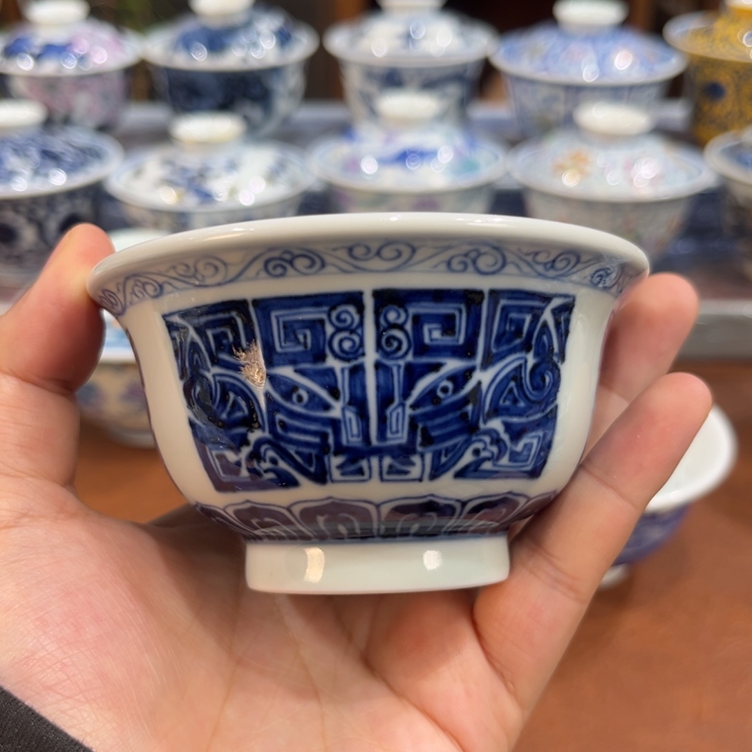 福利 手工手绘柴窑青花饕餮压手杯