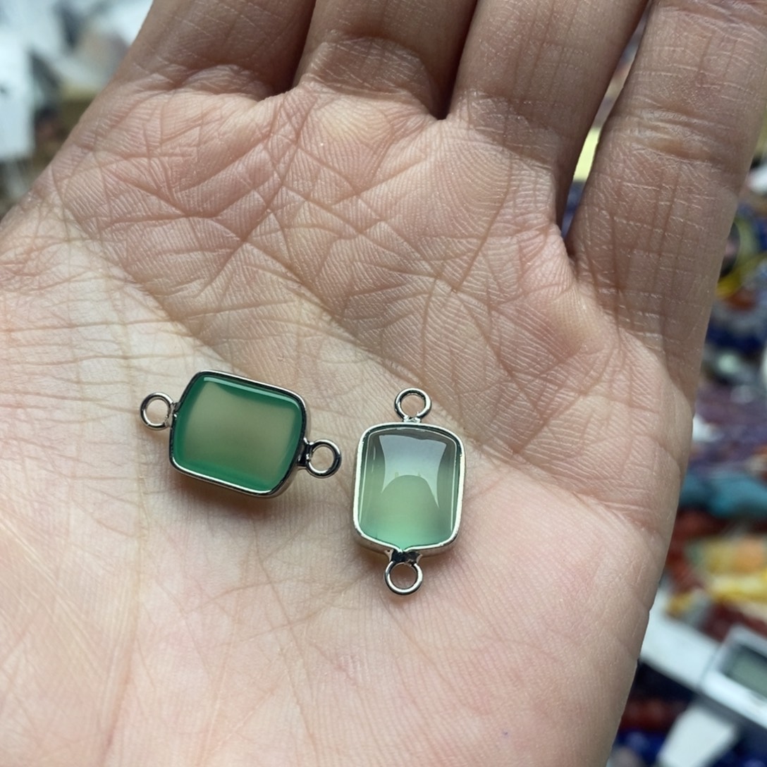 玛瑙/玉髓未镶嵌珠宝半成品一个天然浅透绿玛瑙双