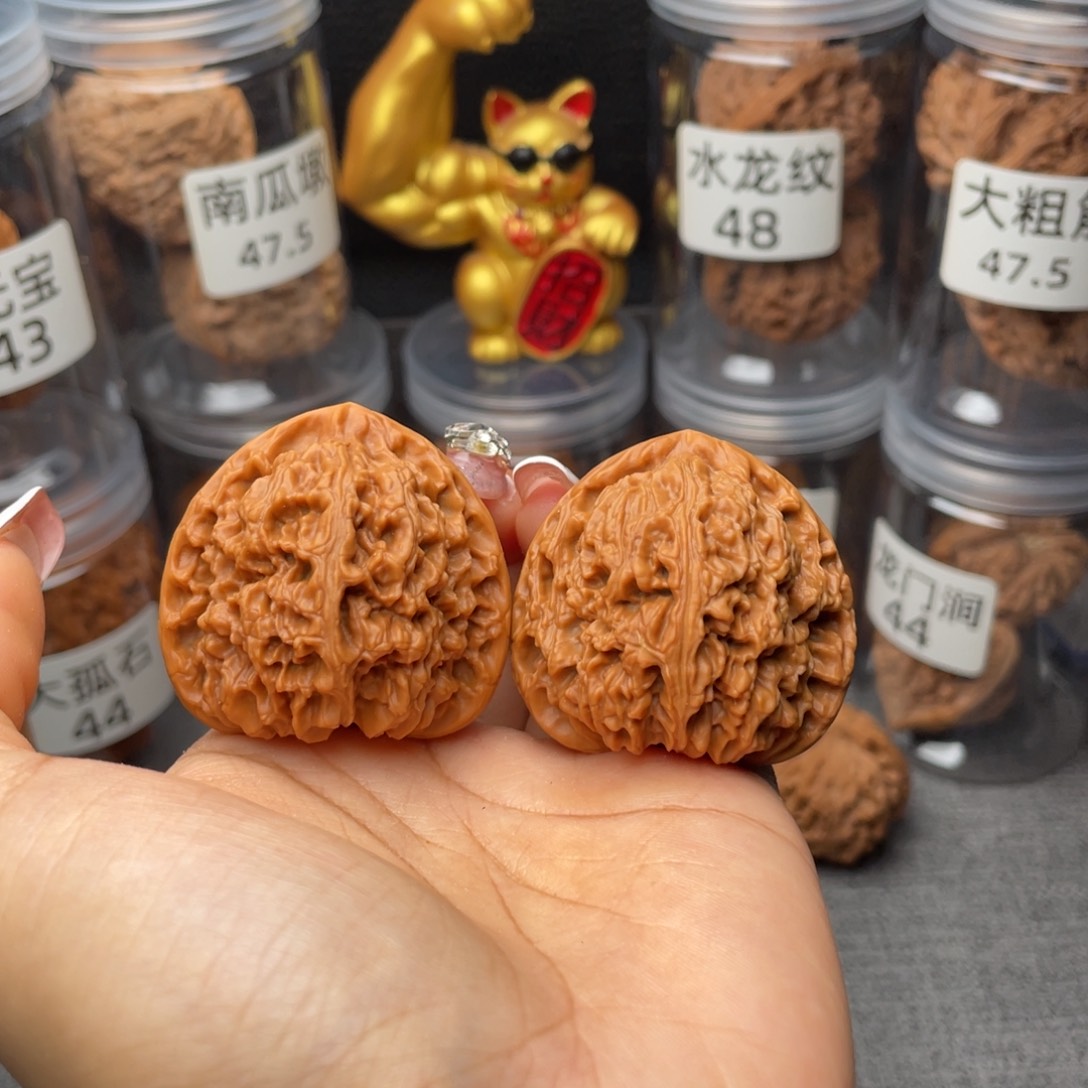 文玩核桃把件维****店三角南疆