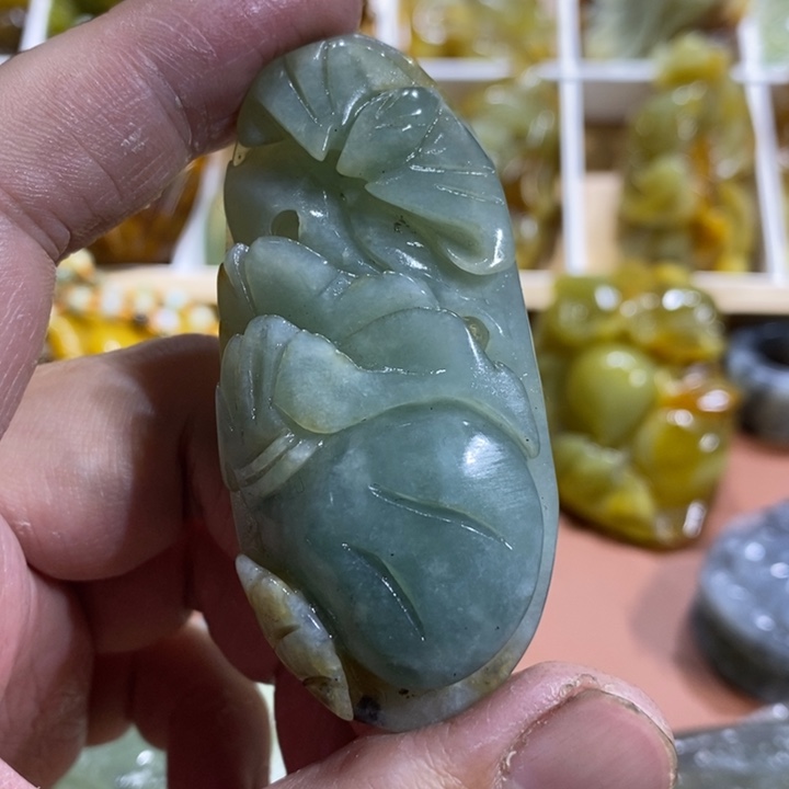 蛇纹石玉颈饰未镶嵌