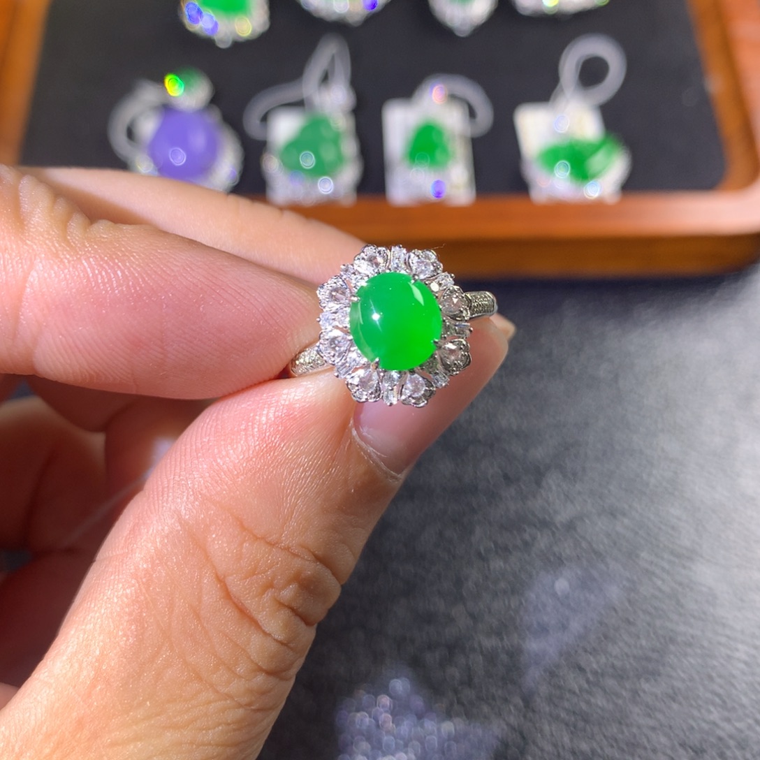 翡翠18K金镶嵌戒指翡翠