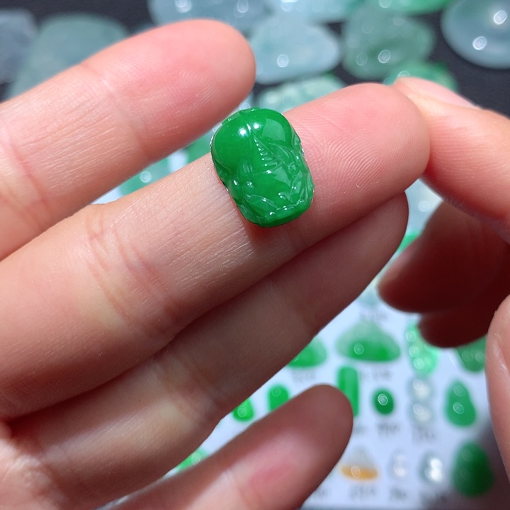 翡翠颈饰未镶嵌天然翡翠貔貅