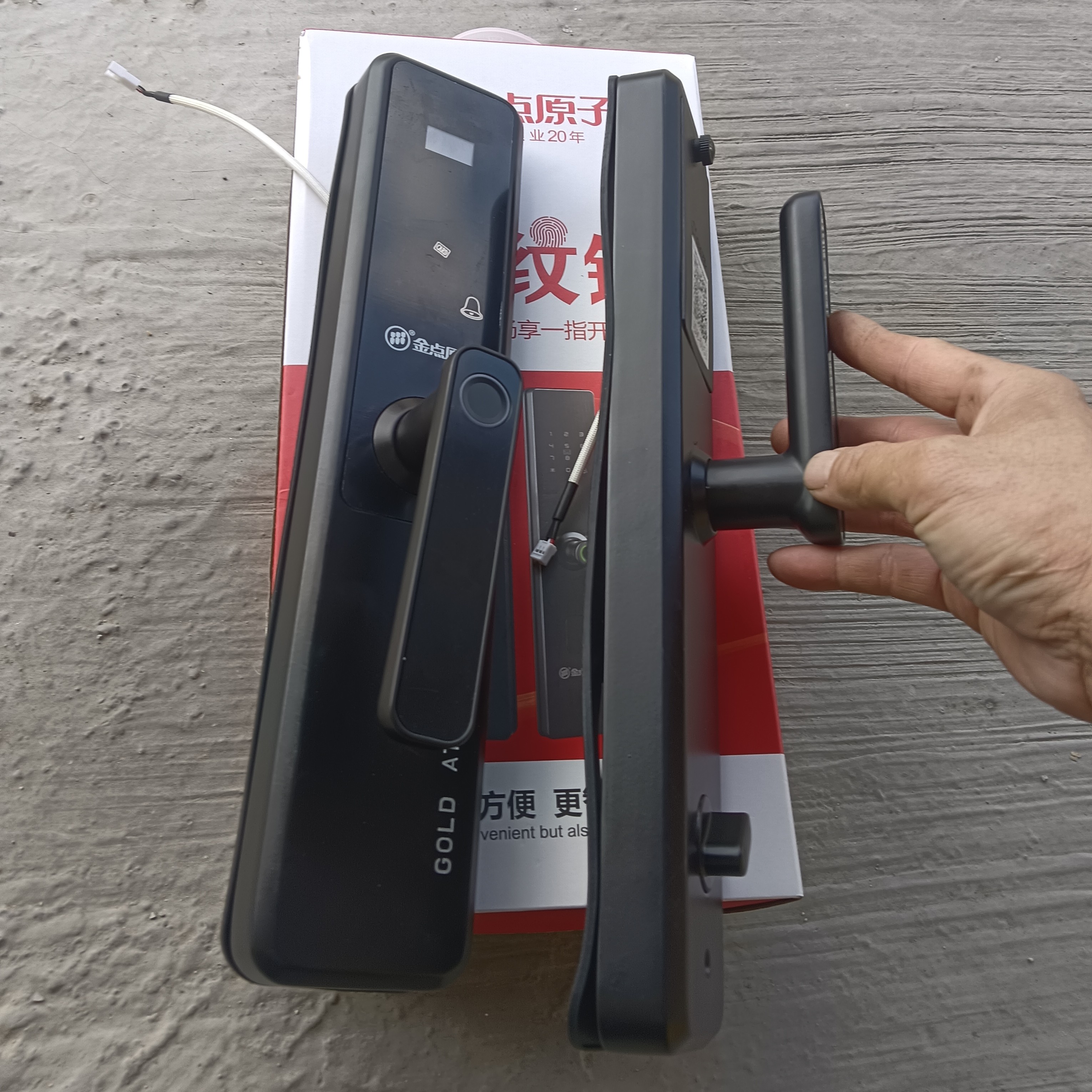 防水一握开半自动智能锁密码指纹锁