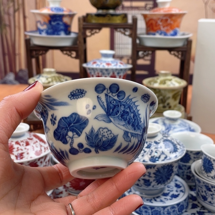 摆件陶青花鱼藻纹压手杯