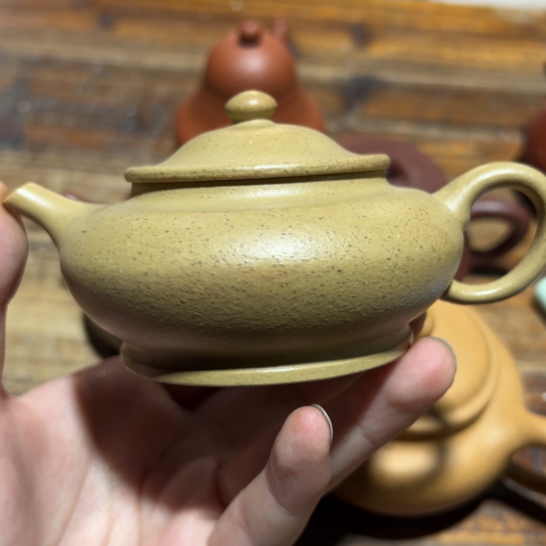 茶壶紫砂紫砂的颜色很