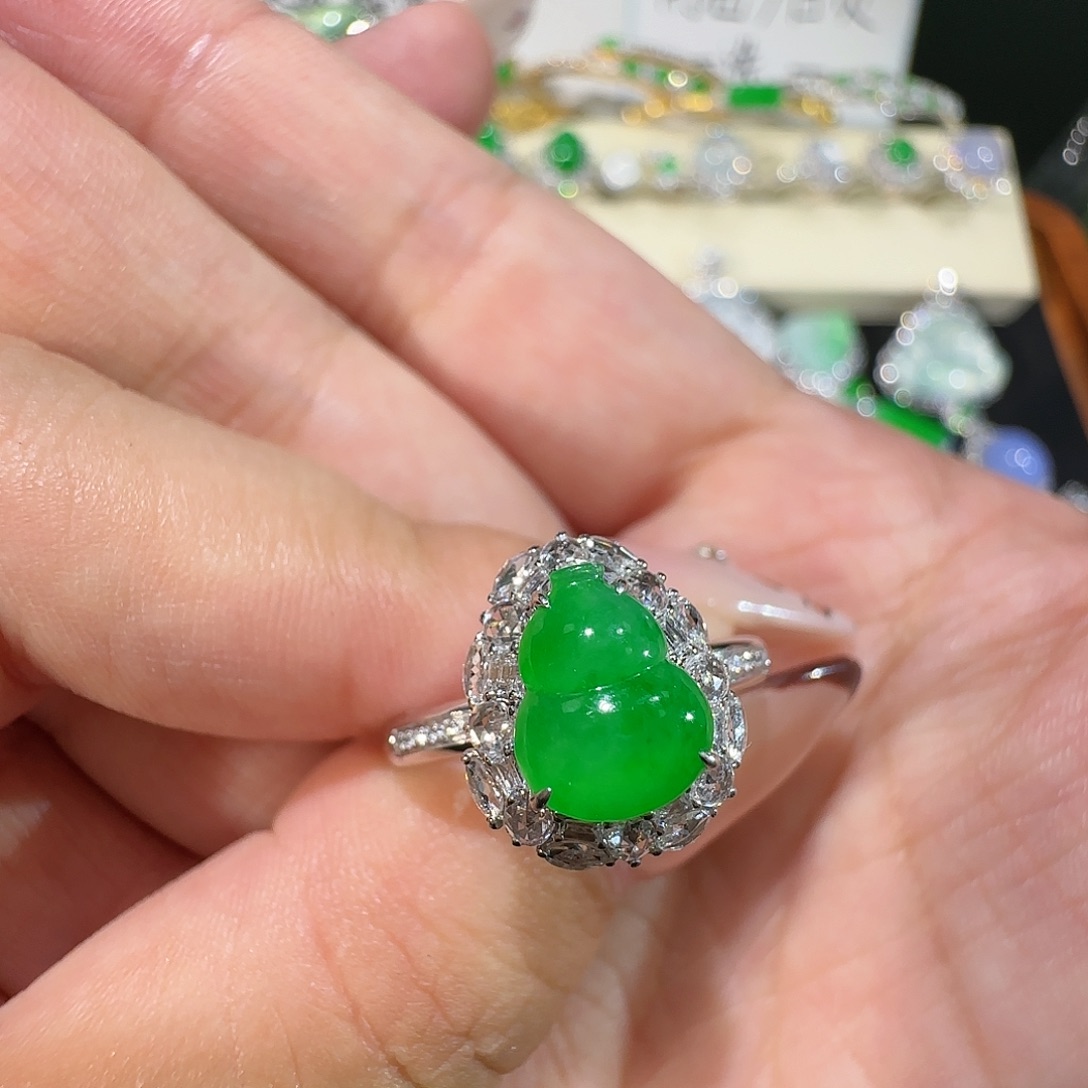 【闪购商品】18K金镶嵌戒指翡翠