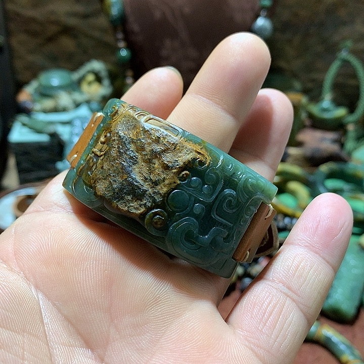 未镶嵌岫岩河磨玉（透闪石质玉）挂件
