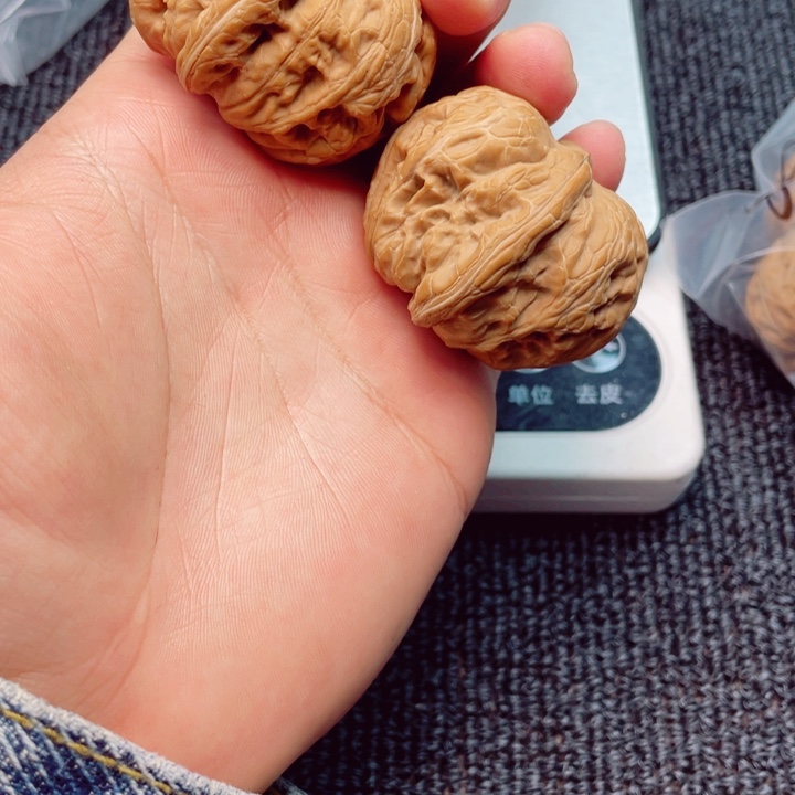 爱***生吊坠文玩核桃略黄元宝