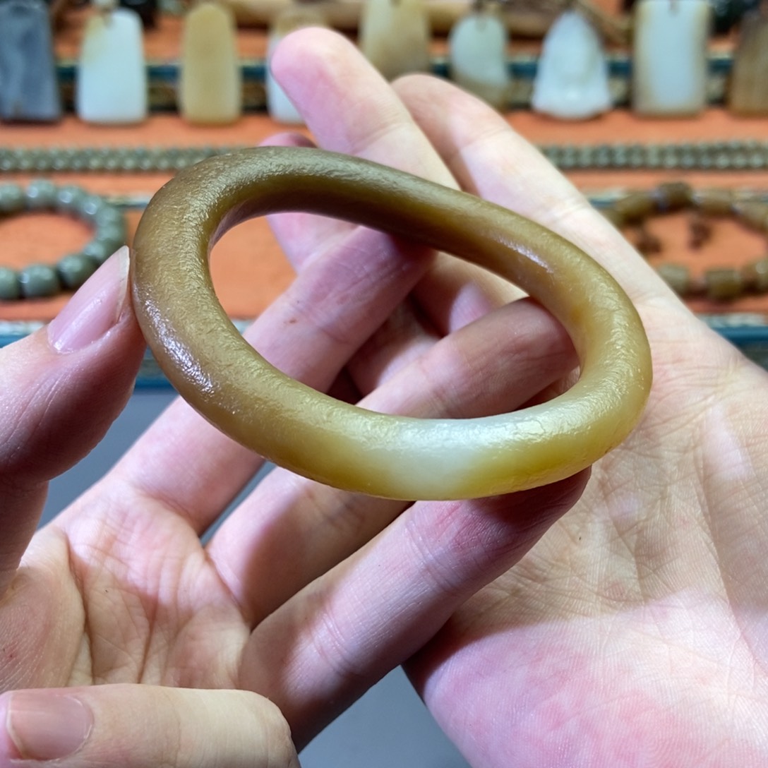 和田玉颈饰未镶嵌52圈口