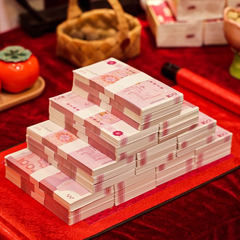 新款订婚布置装饰道具结婚彩礼假钱用品大全喜字万元假钞票带立钱