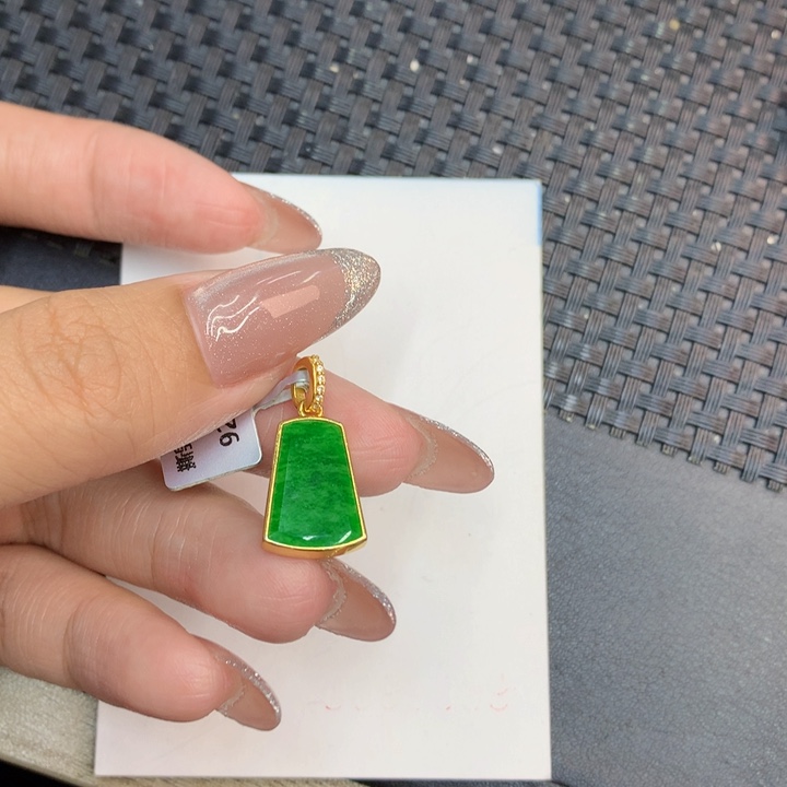 颈饰未镶嵌翡翠天然翡翠