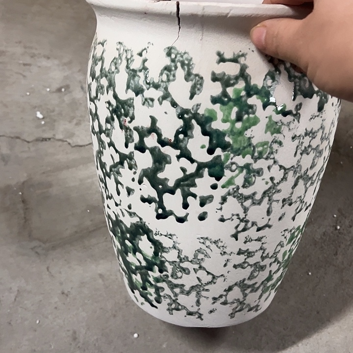 微瑕高度27厘米口径20厘米