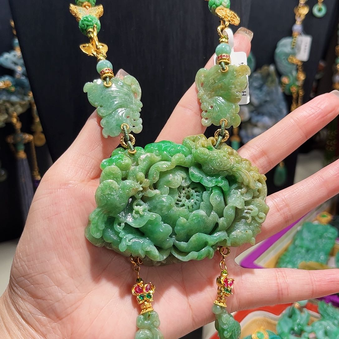 【闪购商品】翡翠吊坠(赠链)未镶嵌福利