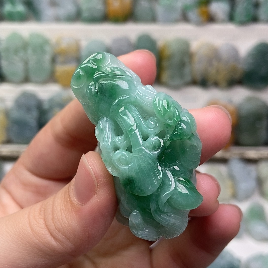 翡翠未镶嵌吊坠(赠链)口口含珠