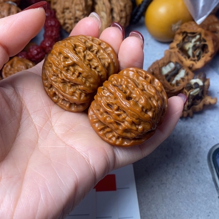 文玩核桃吊坠白狮