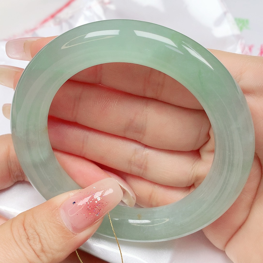 翡翠手镯未镶嵌抖音832