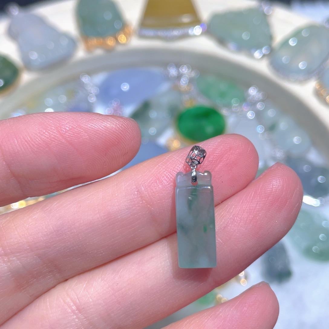 翡翠颈饰18K金镶嵌翡翠