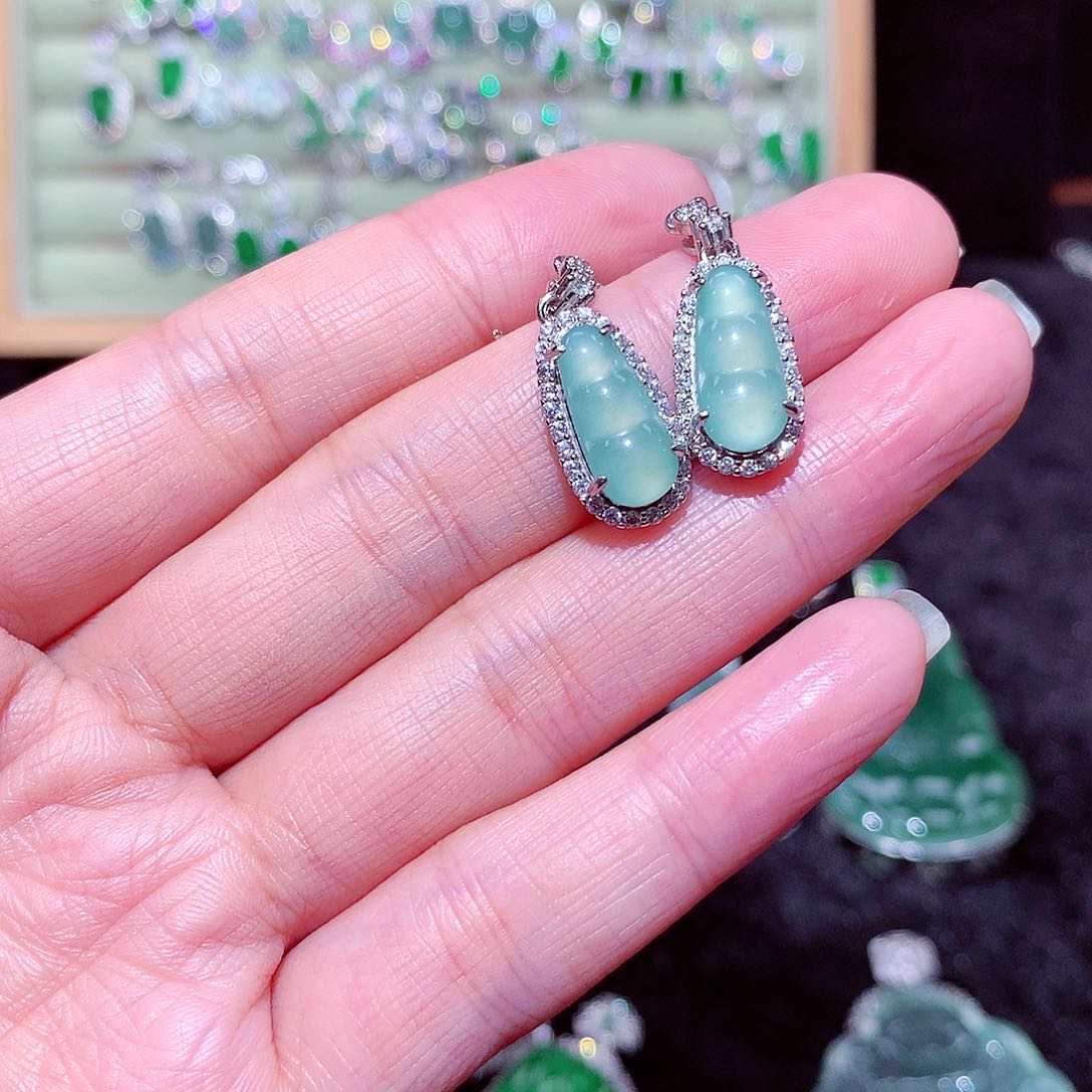 【闪购商品】翡翠吊坠(不含链)未镶嵌