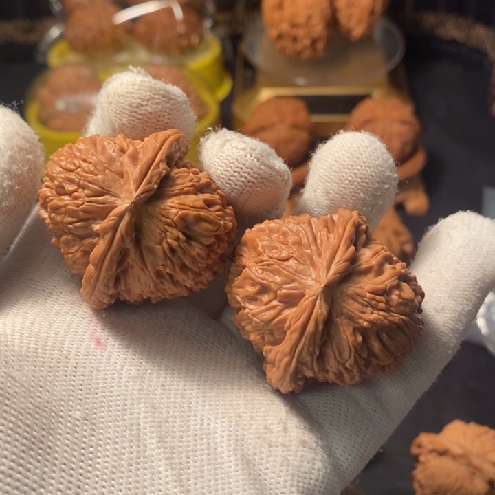 文玩核桃吊坠40白狮子