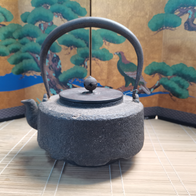 1085号精美铜盖铁壶