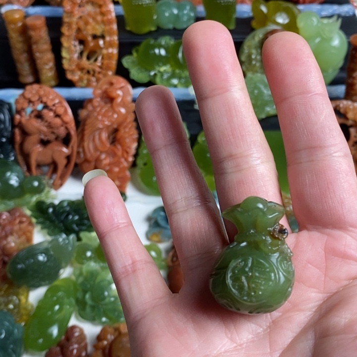 蛇纹石玉未镶嵌颈饰