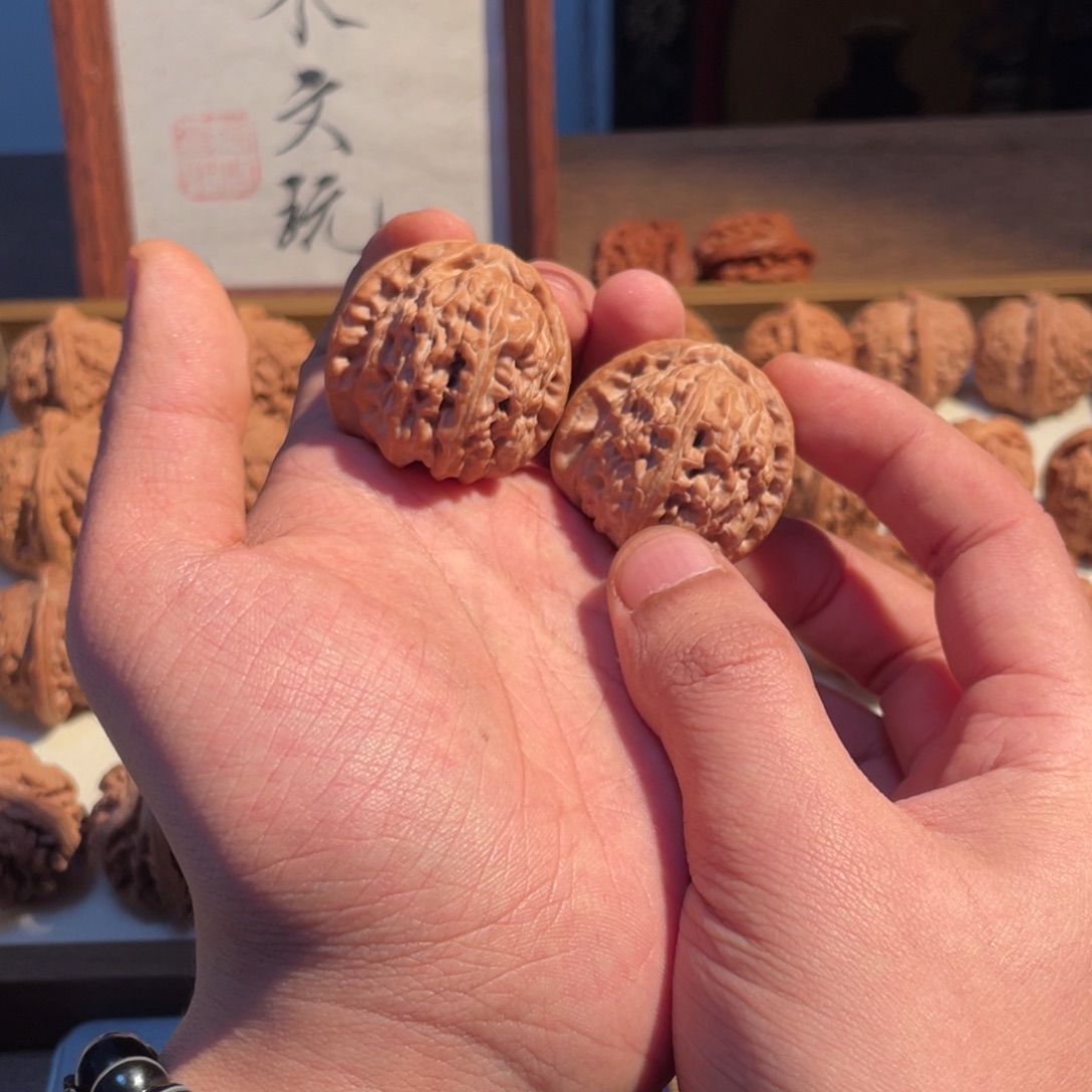 辛***容38白狮子全品文玩核桃