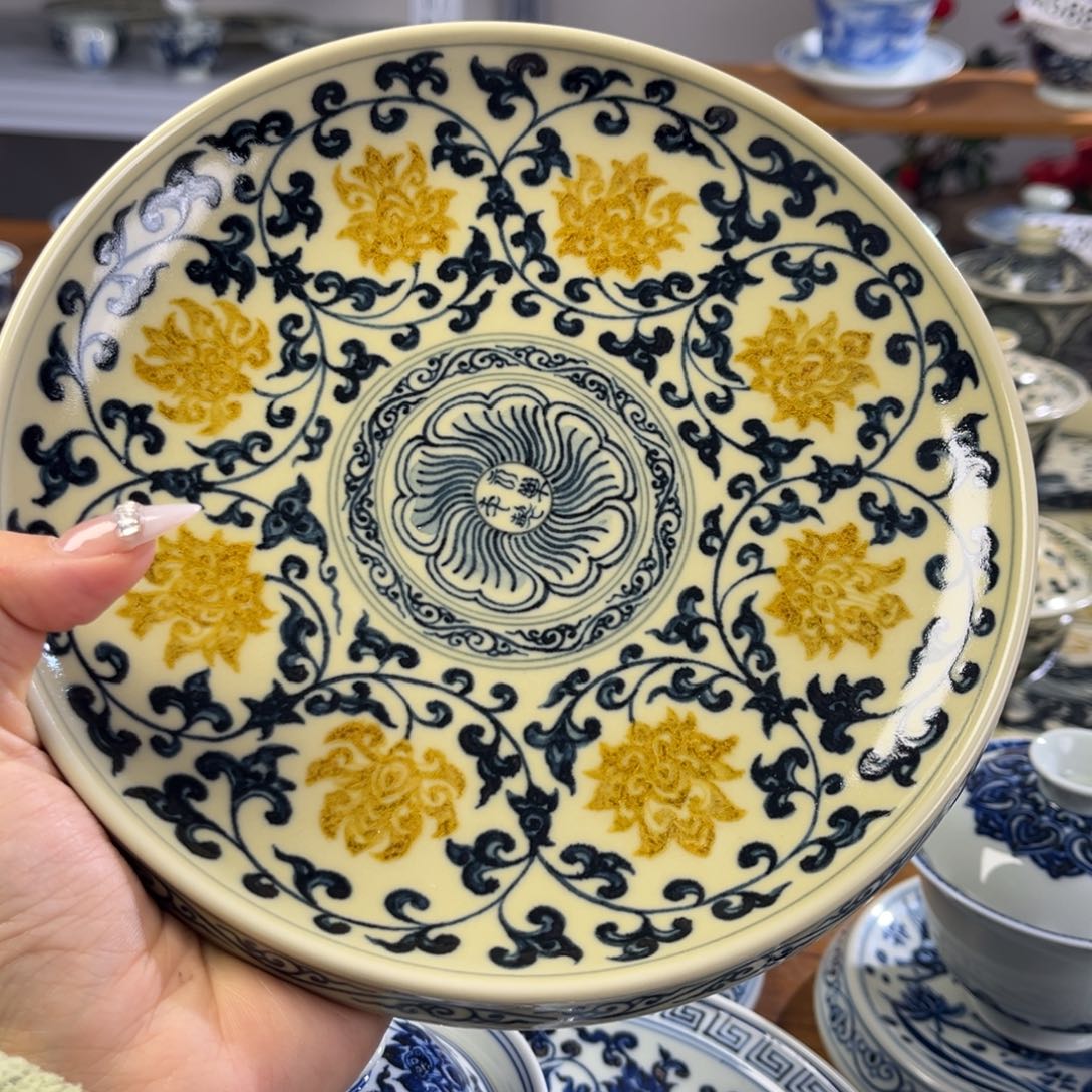 用***8段泥微瑕釉里金盖碗盖碗