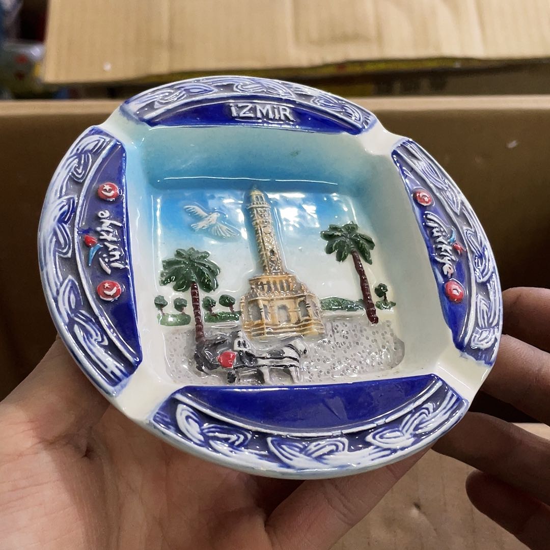 摆件   磕碰 封釉。