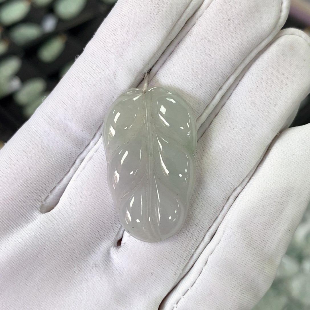 翡翠颈饰未镶嵌叶子