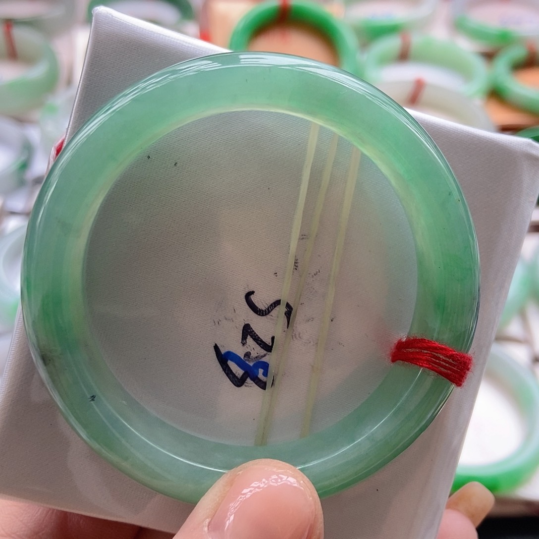 未镶嵌手镯翡翠52