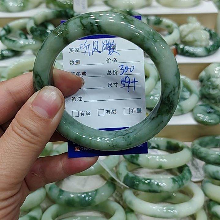 透闪石-蛇纹石玉手镯未镶嵌听*暖