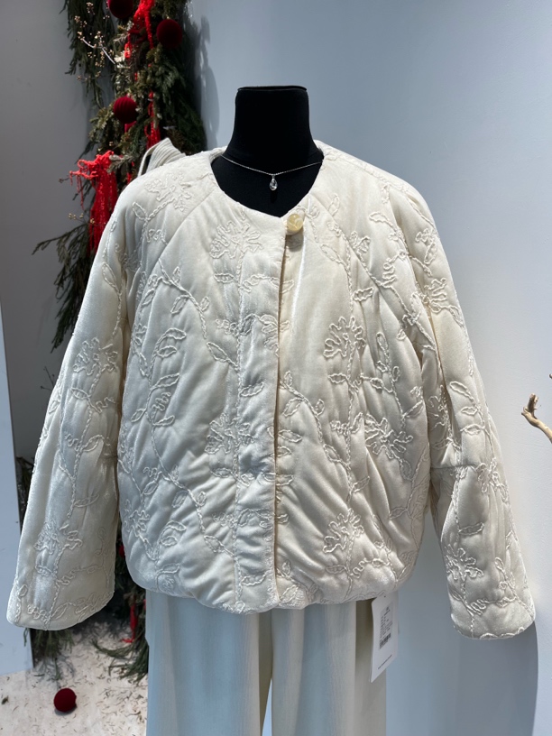 示娅刺绣圆领外套