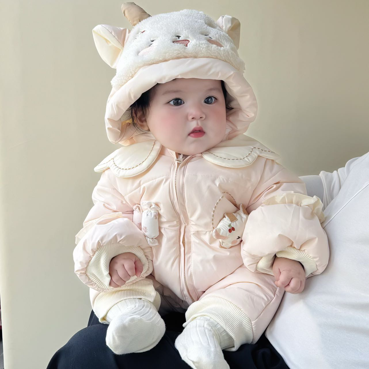 小羊咩咩连体男女宝可爱超萌毛茸茸保暖哈衣冬季外出爬服加厚哈衣