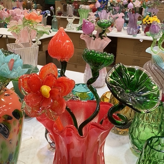 琉璃花瓶高45厘米宽9厘米