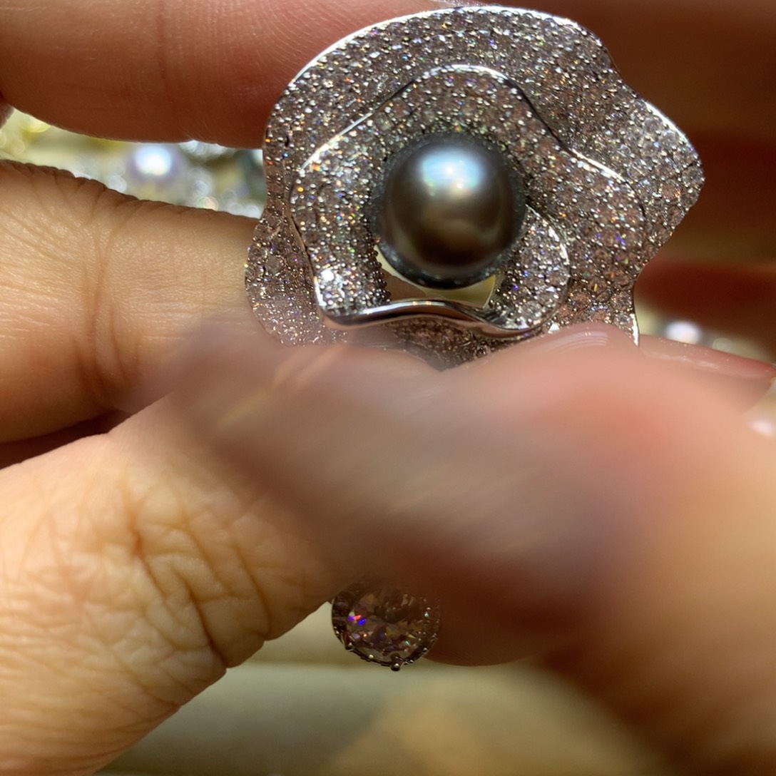 未镶嵌胸饰海水珍珠