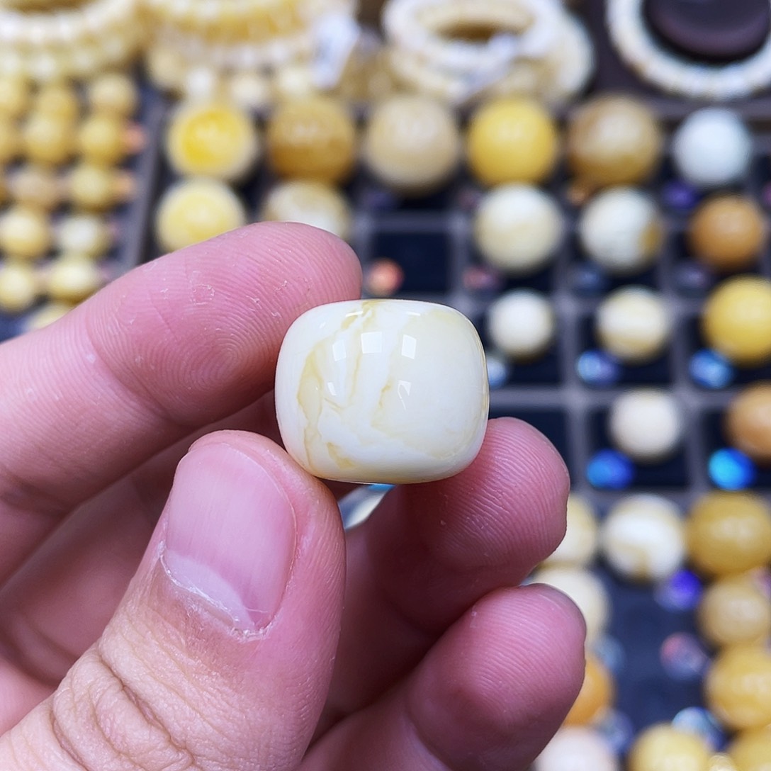 蜜蜡珠宝奇石未镶嵌18.2mm*15.4mm金白蜡款｜老型