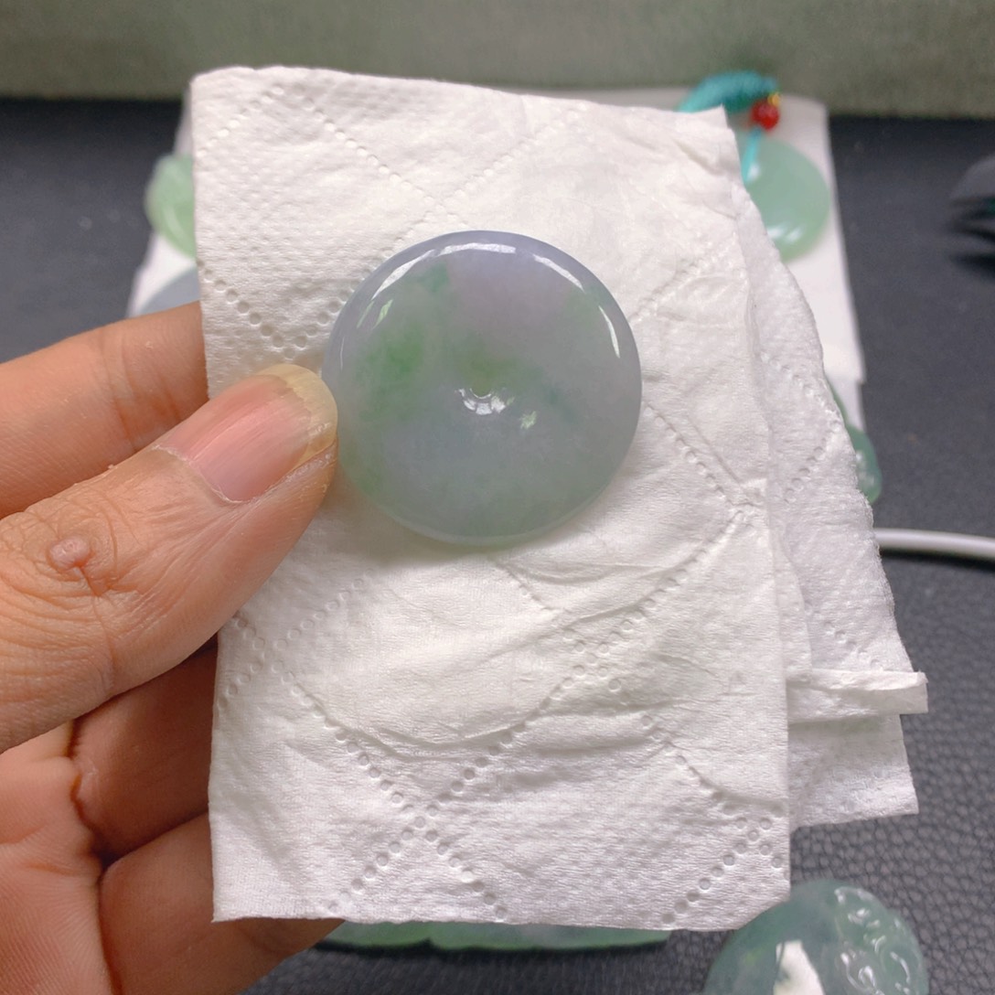 发***连翡翠未镶嵌颈饰翡翠