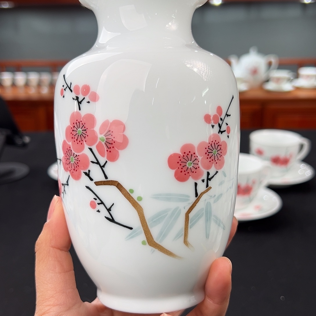 柴窑翠竹红梅赏瓶