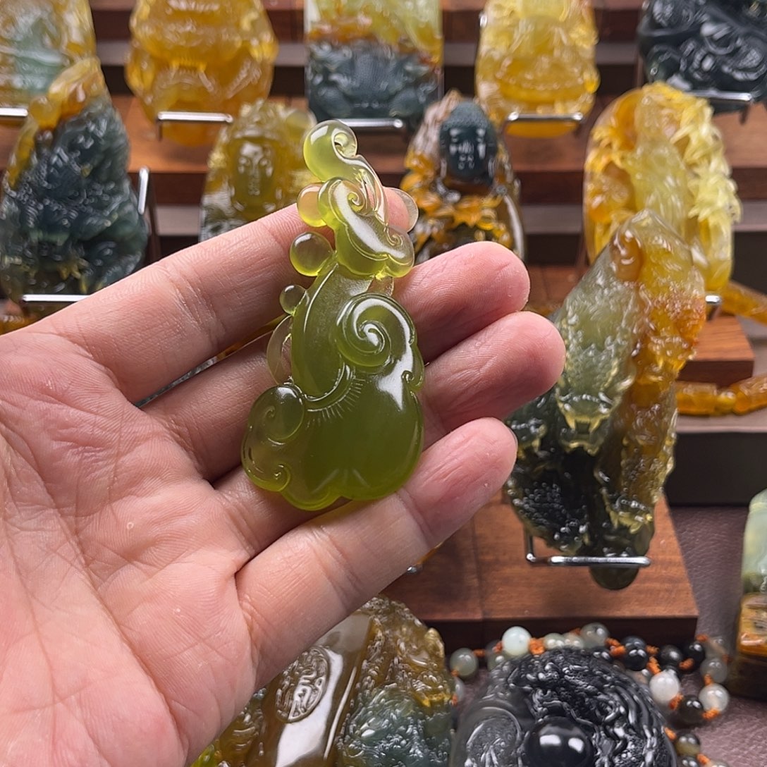 蛇纹石玉未镶嵌颈饰