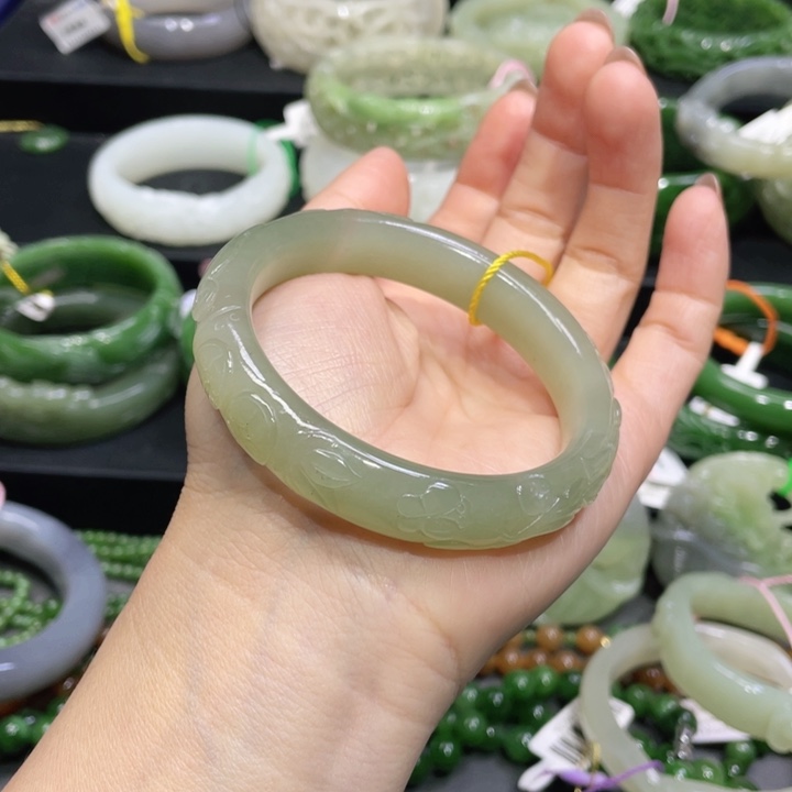 和田玉手镯54圈口 编号102未镶嵌