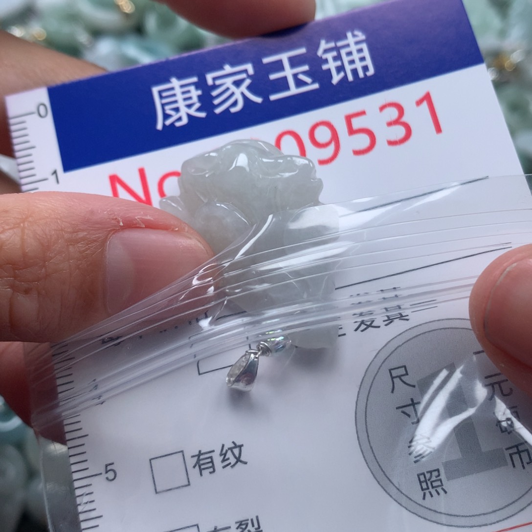 颈饰未镶嵌翡翠 