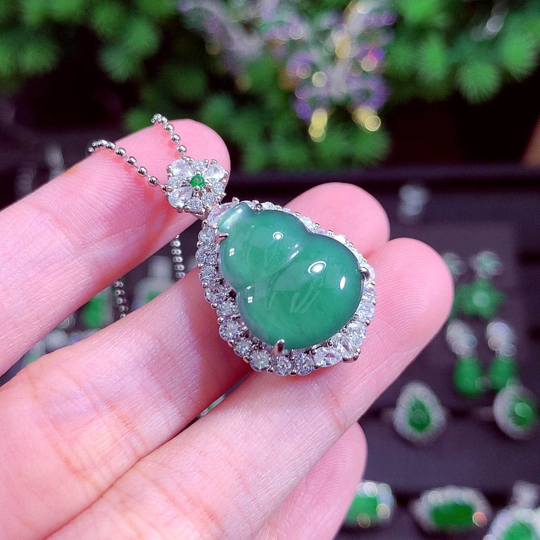 颈饰未镶嵌翡翠天然