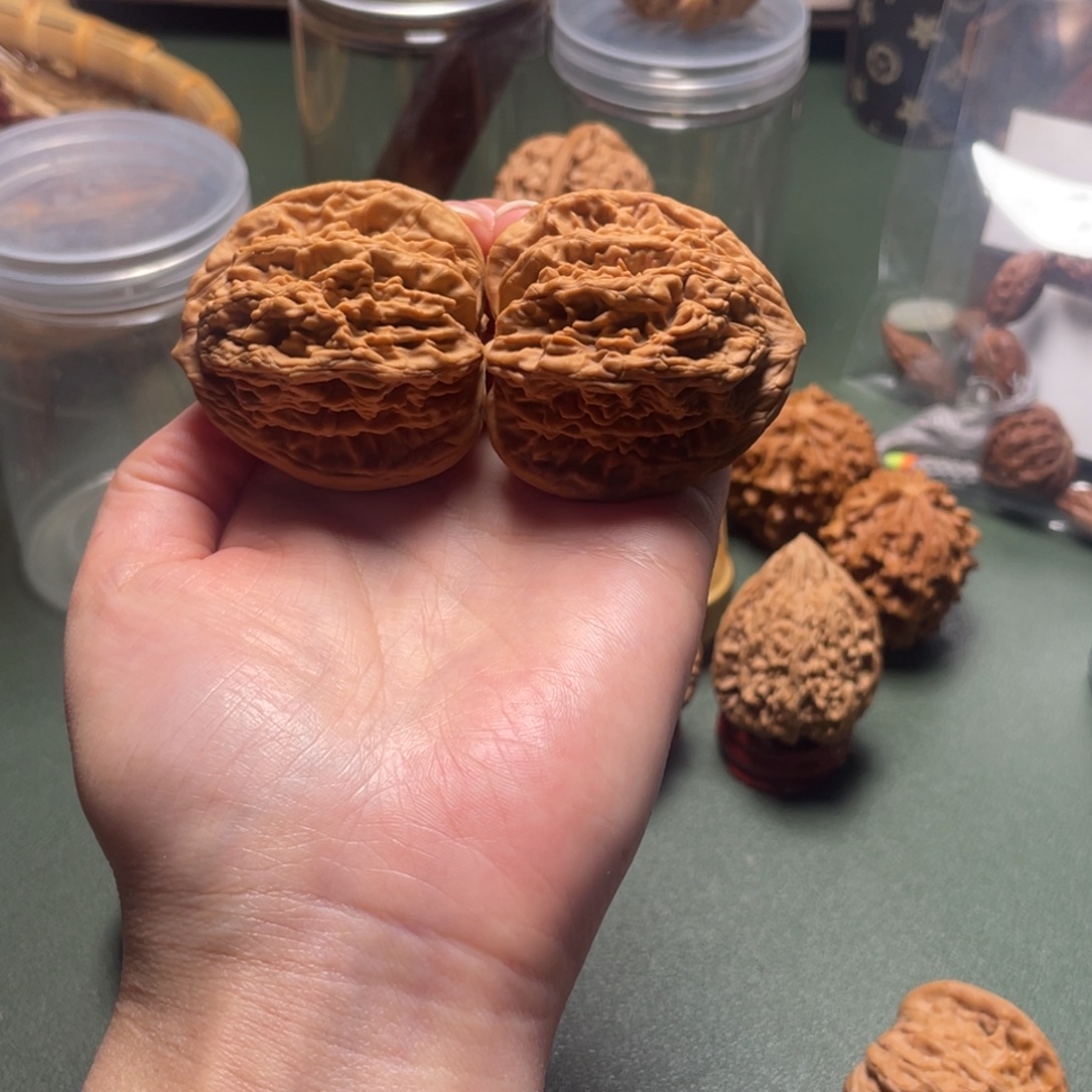 阿***拉文玩核桃吊坠虎头