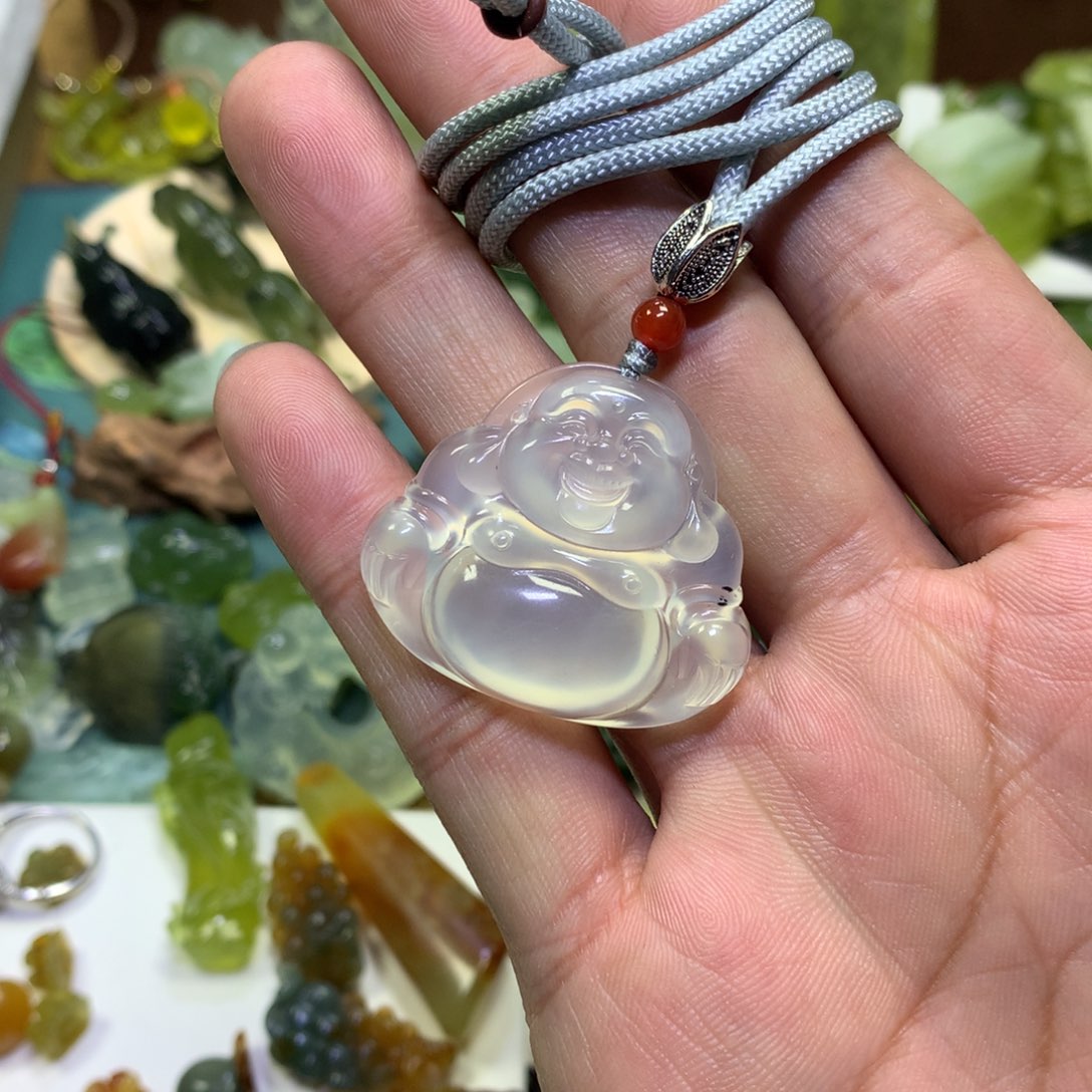 岫玉颈饰未镶嵌佛公