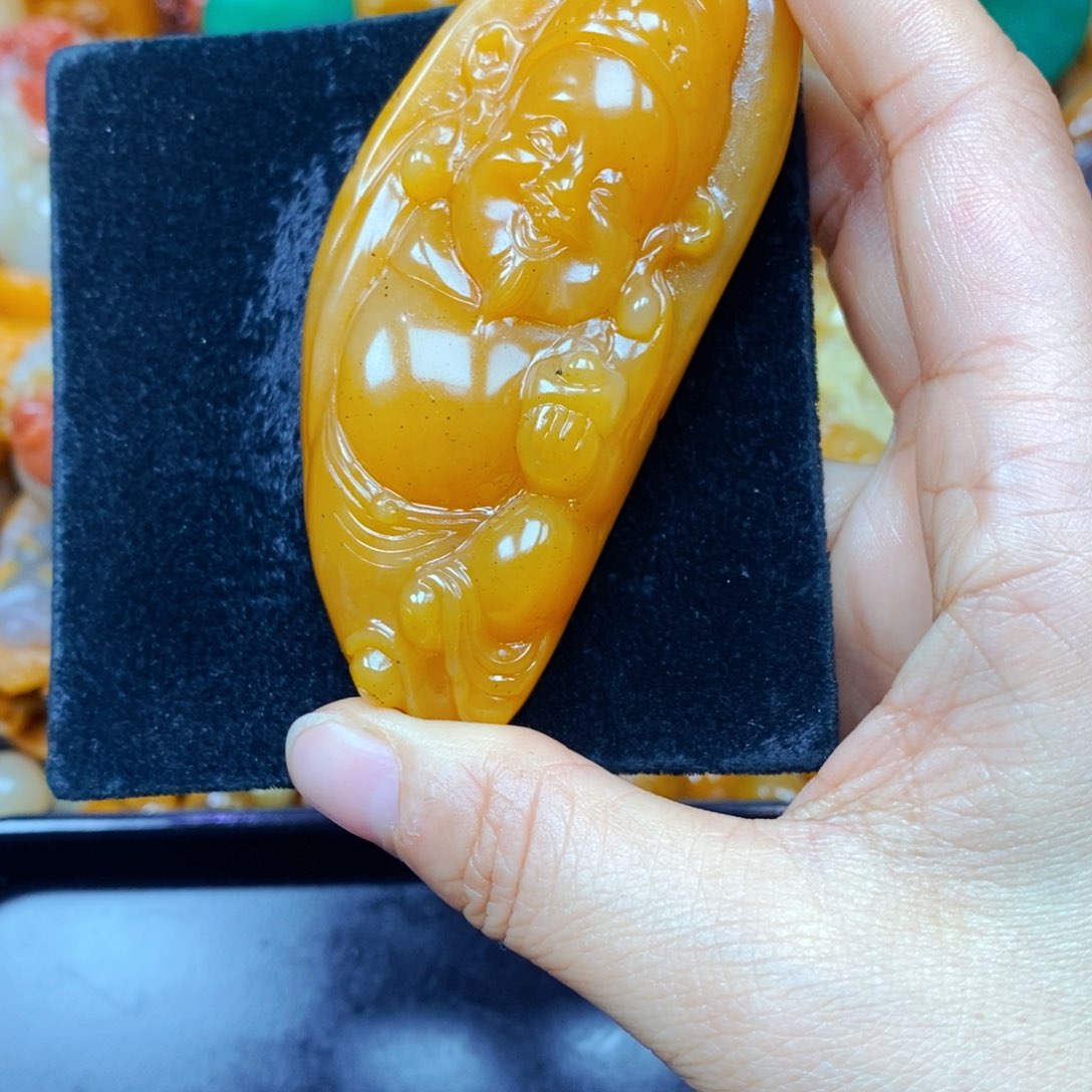 石英质玉（黄龙玉）未镶嵌颈饰