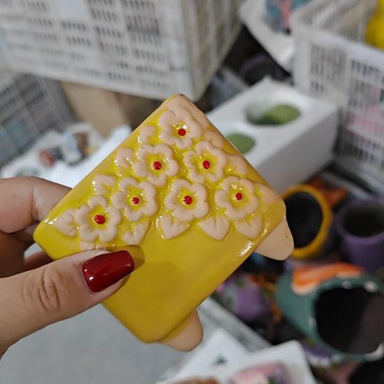 当场拍满15元发货不凑不发，花盆盆口不方不圆有针孔黑点是正常的，