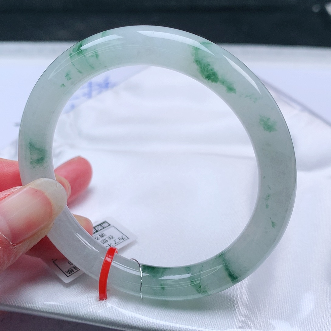 翡翠手镯未镶嵌53圈