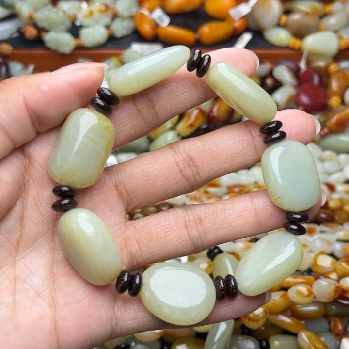 和田玉颈饰未镶嵌